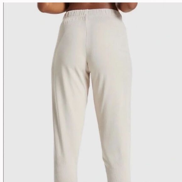 Gymshark Pause Knitwork Jogger in Cream Size Small - Picture 3 of 10